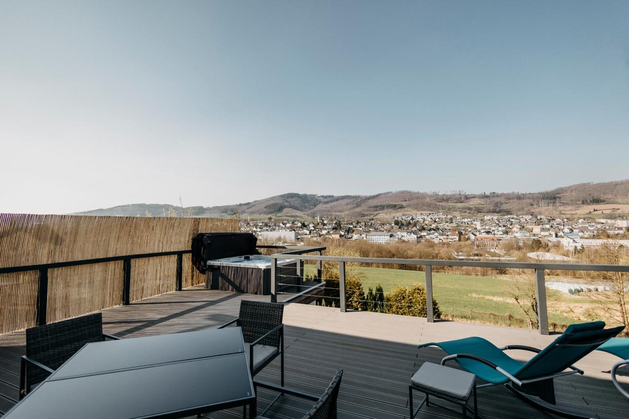 Traumwohnung Mit Sauna, Whirlpool & Wunderschoener Aussicht Плетенберг Екстериор снимка